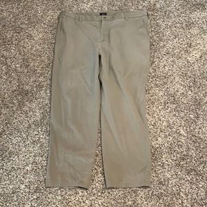 Van Heusen khaki pants 44x32